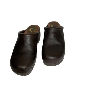 WHITE Mountain Brown Leather Slip-On Clog Size 8M